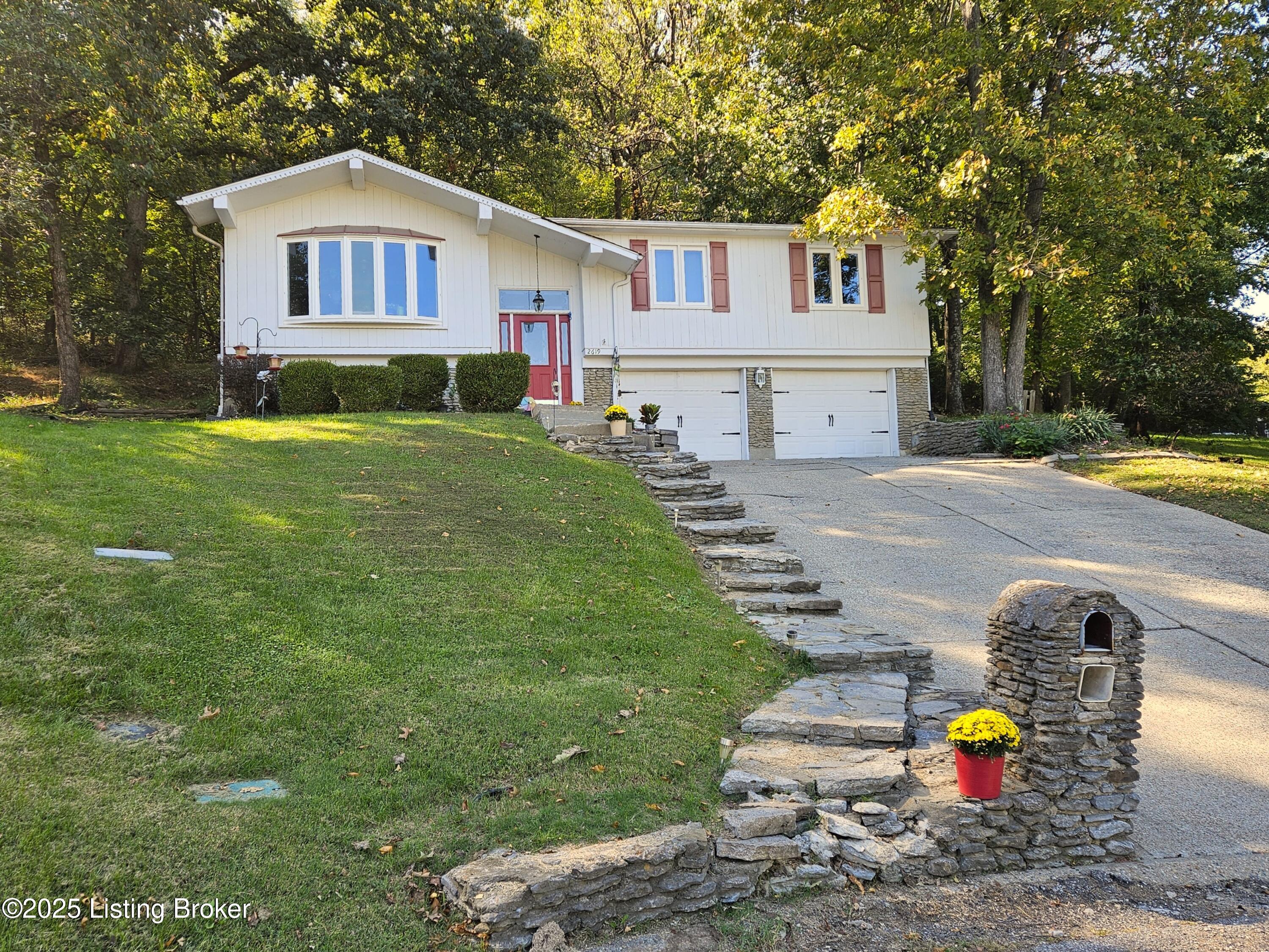 2619 Patio Ct, Louisville, Pennsylvania image 1