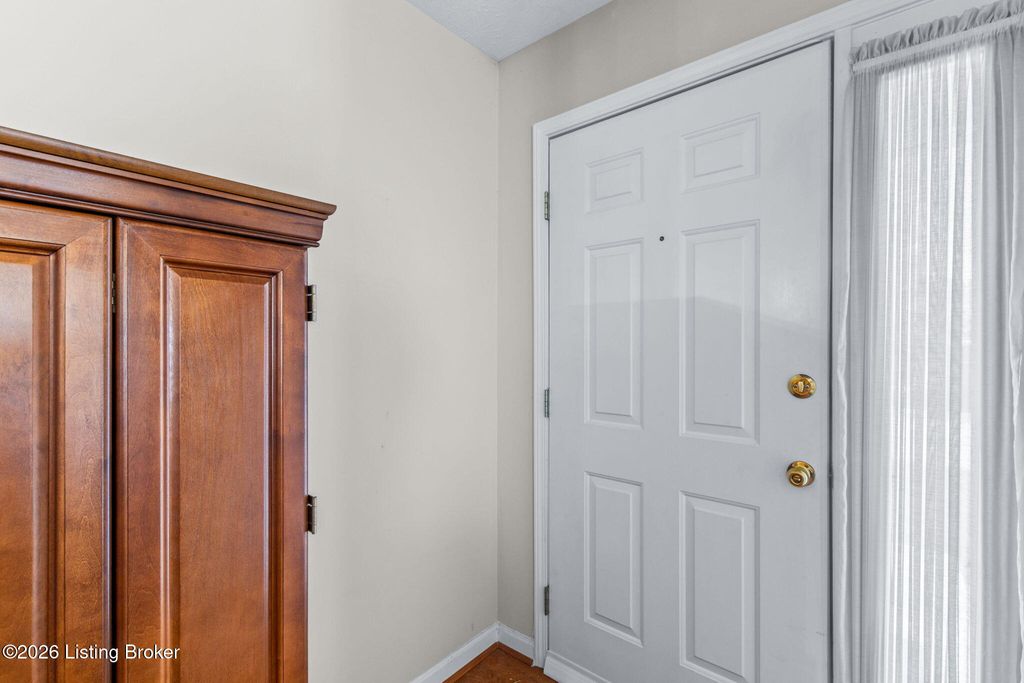 Photo of 1708 Eagle Nest Way, Lyndon, KY 40222 (MLS # 1715374)