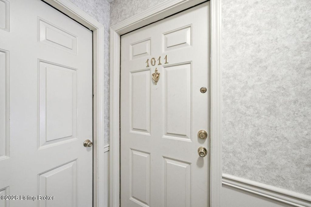 Photo of 1011 Donard Park Ave, Louisville, KY 40218 (MLS # 1710470)