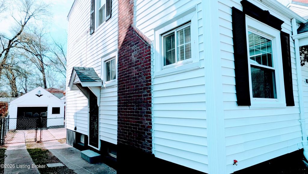 Photo of 1544 Catalpa St, Louisville, KY 40211 (MLS # 1712242)