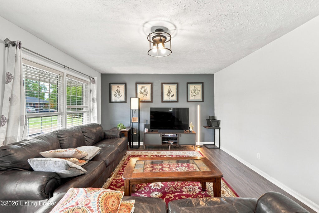 Photo of 9904 Phoenix Trail, Louisville, KY 40223 (MLS # 1732235)