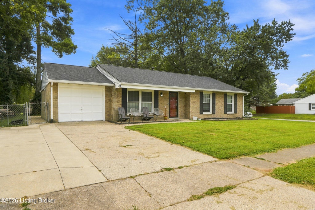 Photo of 9904 Phoenix Trail, Louisville, KY 40223 (MLS # 1732235)