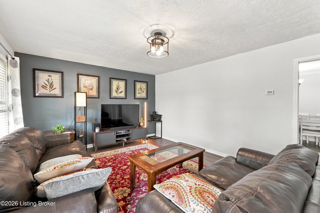 Photo of 9904 Phoenix Trail, Louisville, KY 40223 (MLS # 1732235)