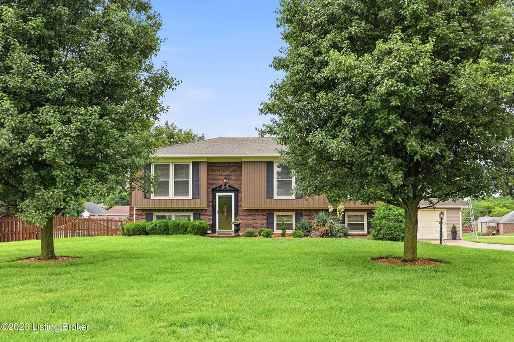Photo of 304 Sycamore Dr, Shepherdsville, KY 40165 (MLS # 1718551)