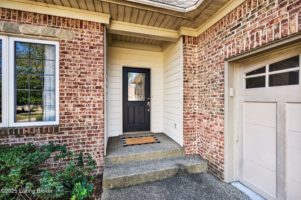 Photo of 16606 Middle Hill Ct, Louisville, KY 40245 (MLS # 1708547)