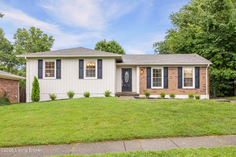 Homes For Sale - 9209 Willowwood Way<br/> Jefferson County, Louisville, KY 40299
