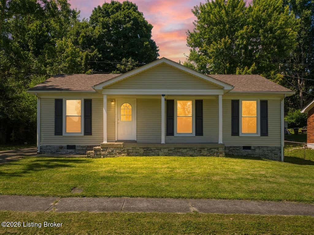 Photo of 163 E Airview Dr, Elizabethtown, KY 42701 (MLS # 1721510)