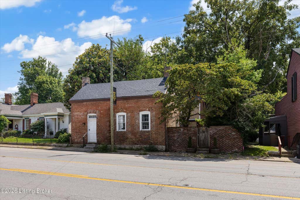 Photo of 236 Lexington St, Versailles, KY 40383 (MLS # 1727383)