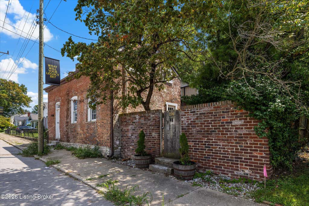 Photo of 236 Lexington St, Versailles, KY 40383 (MLS # 1727383)