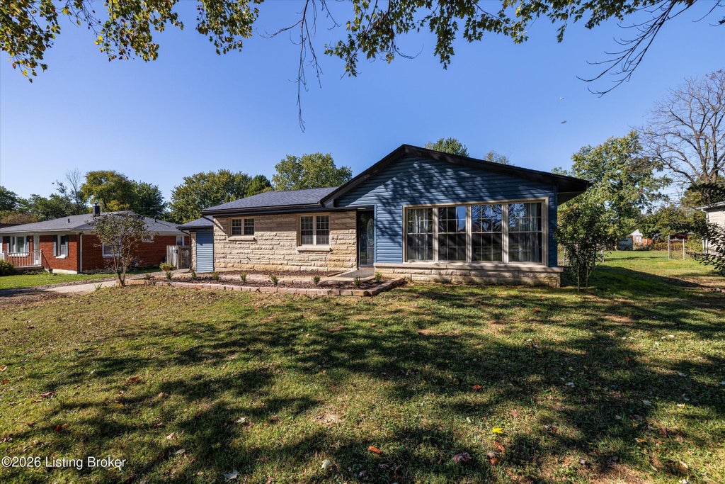 Photo of 159 Harris Dr, Mt Washington, KY 40047 (MLS # 1731948)
