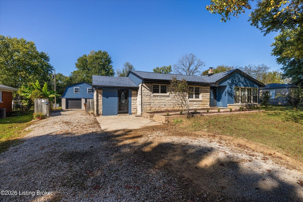 Photo of 159 Harris Dr, Mt Washington, KY 40047 (MLS # 1731948)