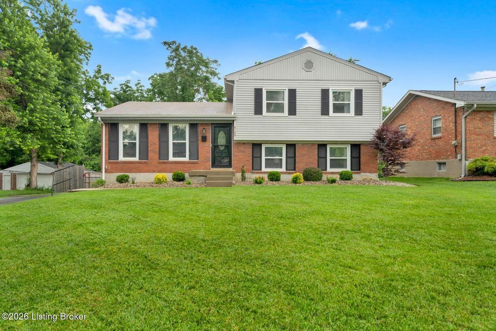 Photo of 6109 Richiewayne Dr, Louisville, KY 40219 (MLS # 1706103)