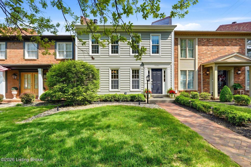 Photo of 9541 Wessex Pl, Louisville, KY 40222 (MLS # 1715151)