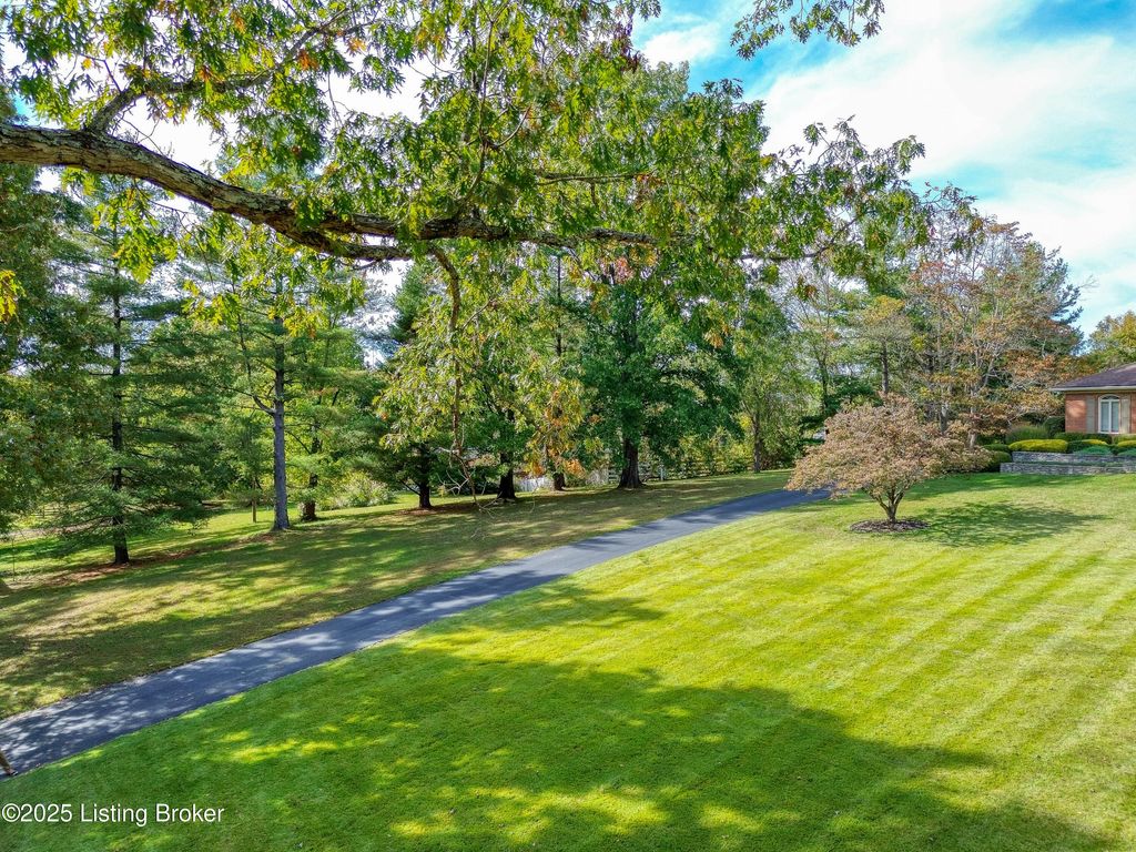 Photo of 13991 Poplar Ln, Louisville, KY 40299 (MLS # 1714190)