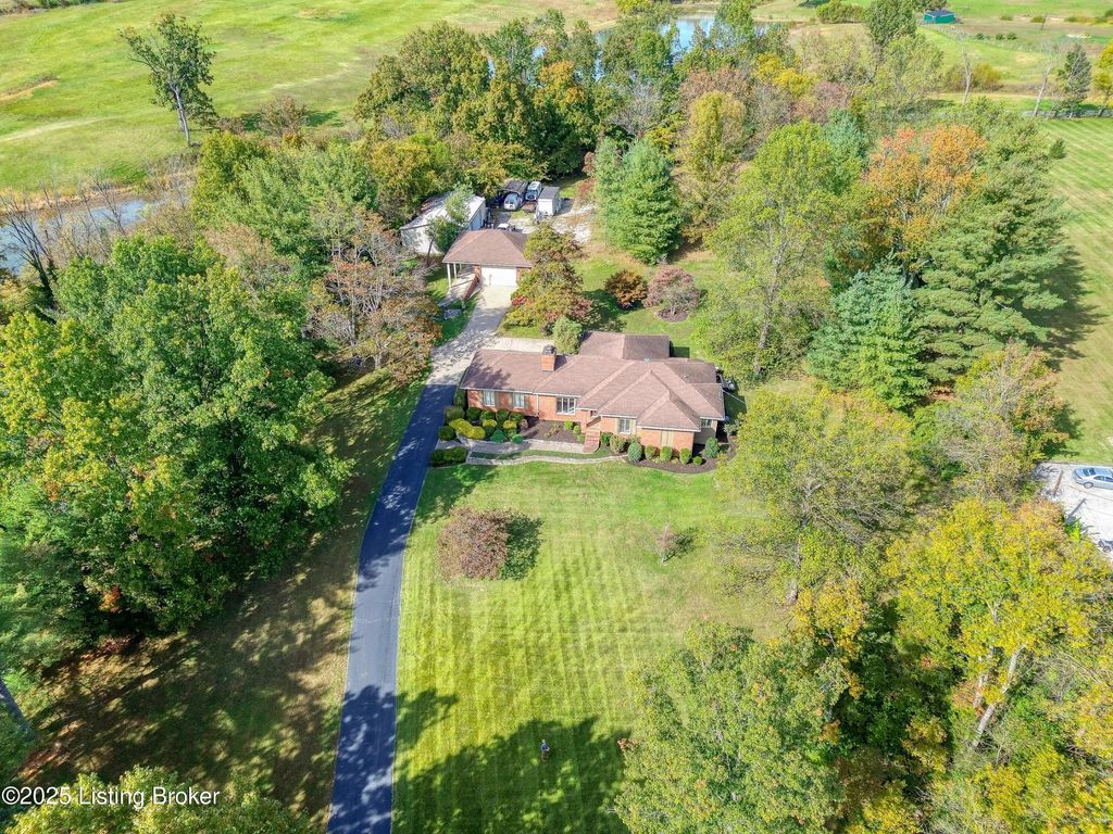 Photo of 13991 Poplar Ln, Louisville, KY 40299 (MLS # 1714190)