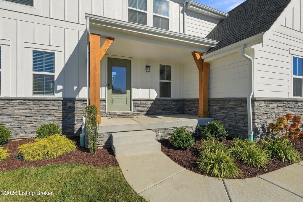 Photo of 2224 Summit View Ct, La Grange, KY 40031 (MLS # 1731022)