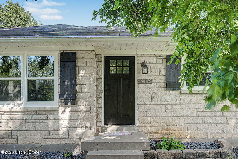 Photo of 607 Christman Ln, Shepherdsville, KY 40165 (MLS # 1730783)
