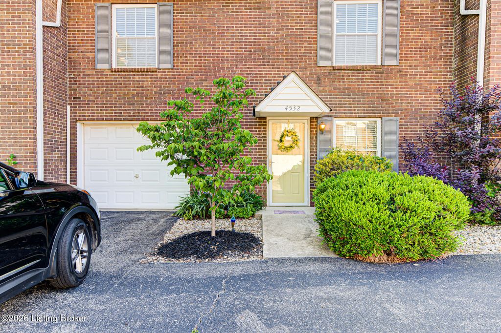 Photo of 4532 Meadowlark Manor Ln #3, Louisville, KY 40245 (MLS # 1717511)