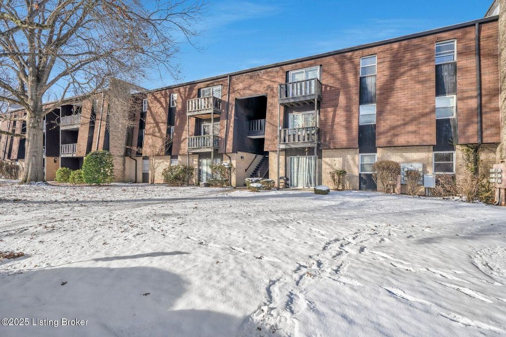 Photo of 3502 Lodge Ln #333, Louisville, KY 40218 (MLS # 1705855)