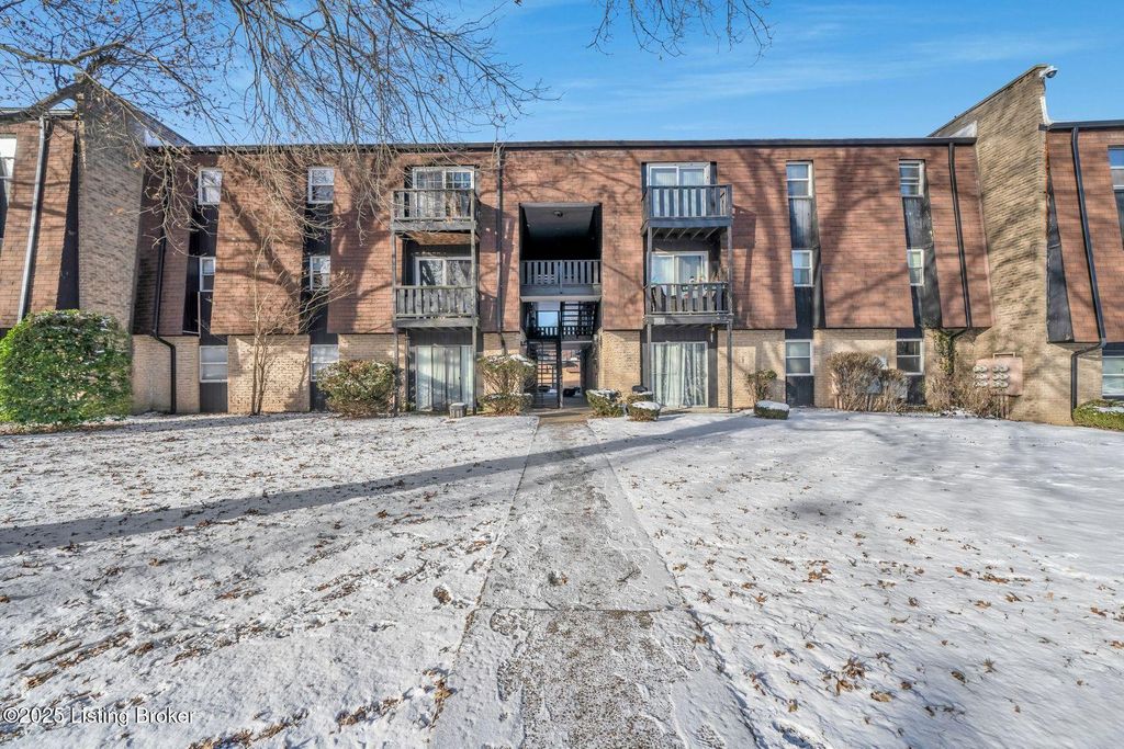 Photo of 3502 Lodge Ln #333, Louisville, KY 40218 (MLS # 1705855)