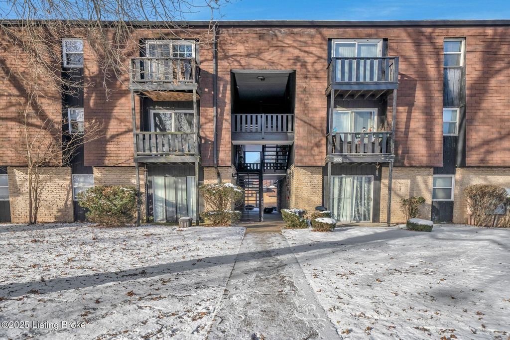 Photo of 3502 Lodge Ln #333, Louisville, KY 40218 (MLS # 1705855)