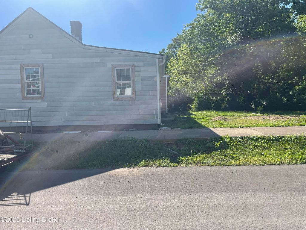 Photo of 1725 Wilson Ave, Louisville, KY 40210 (MLS # 1720043)