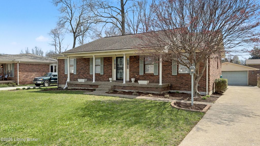 Photo of 7616 Nottoway Cir, Louisville, KY 40214 (MLS # 1712478)