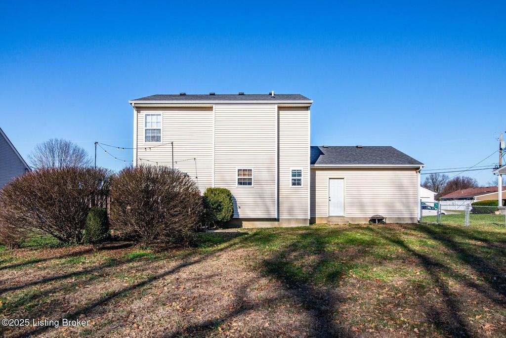 Photo of 1226 Eastern St, Elizabethtown, KY 42701 (MLS # 1705200)