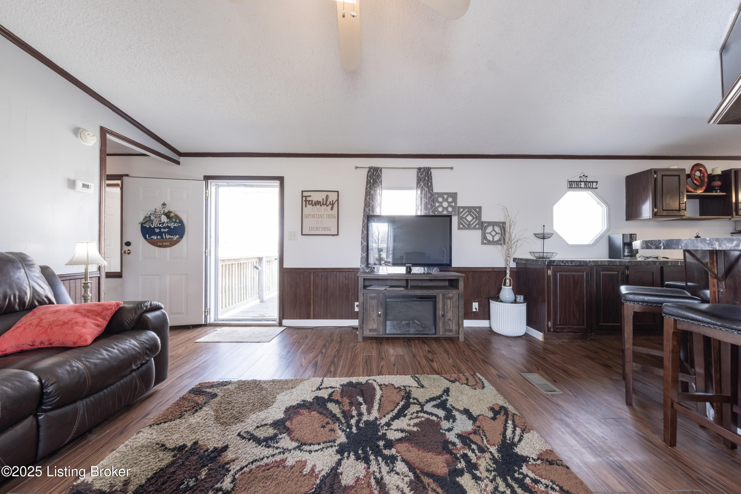 242 E E. Holiday Beach Loop, McDaniels, Kentucky image 9