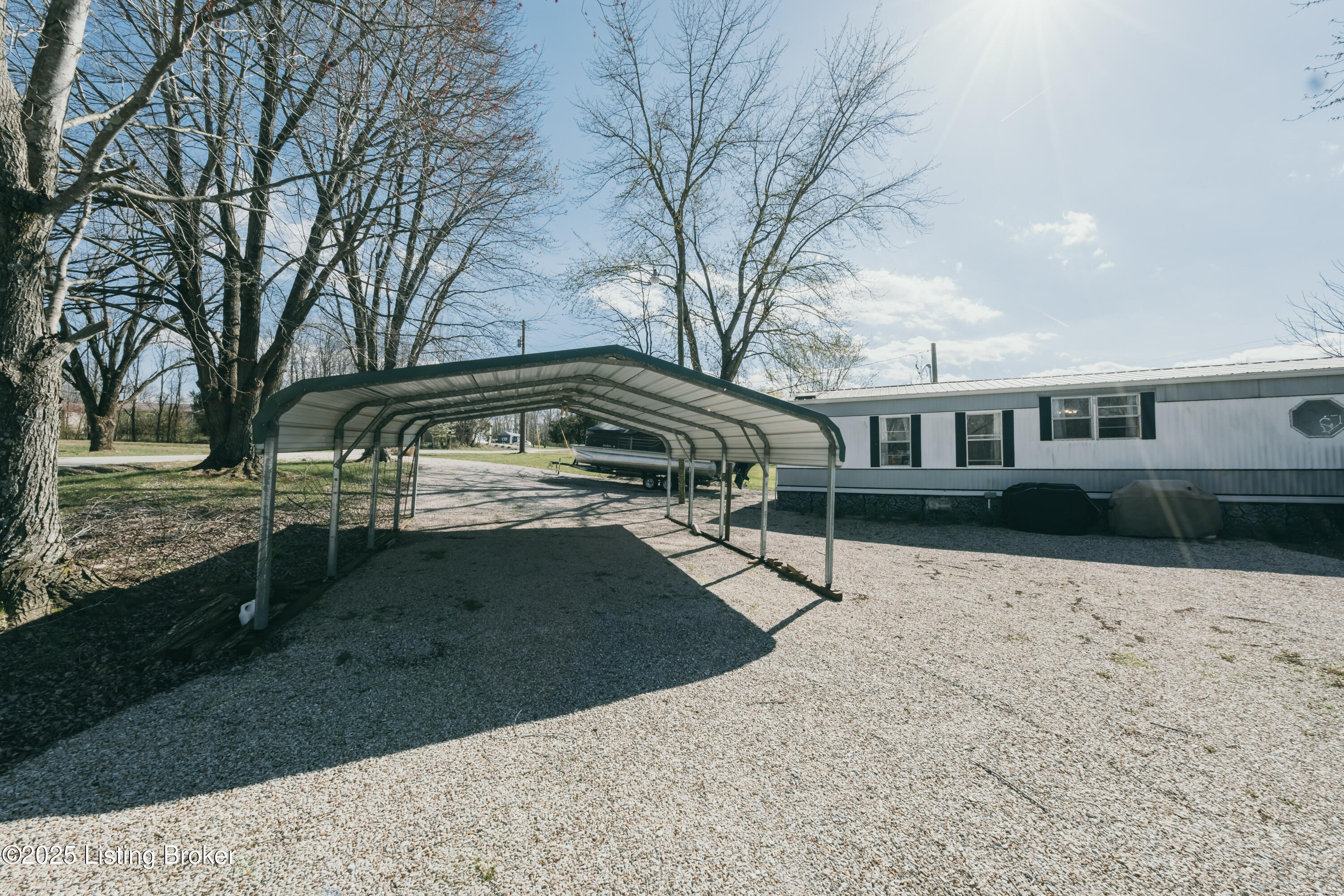 242 E E. Holiday Beach Loop, McDaniels, Kentucky image 3