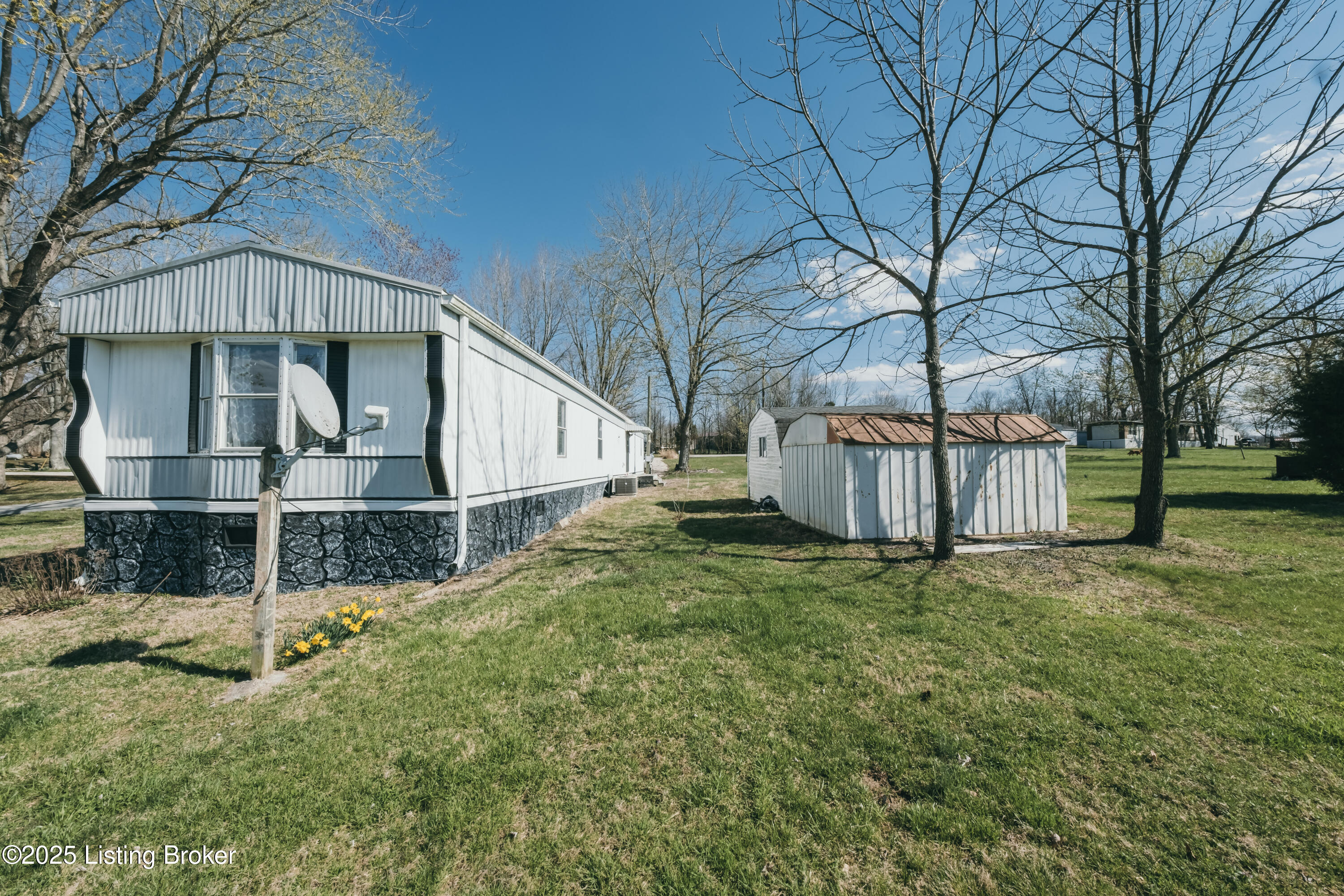 242 E E. Holiday Beach Loop, McDaniels, Kentucky image 41