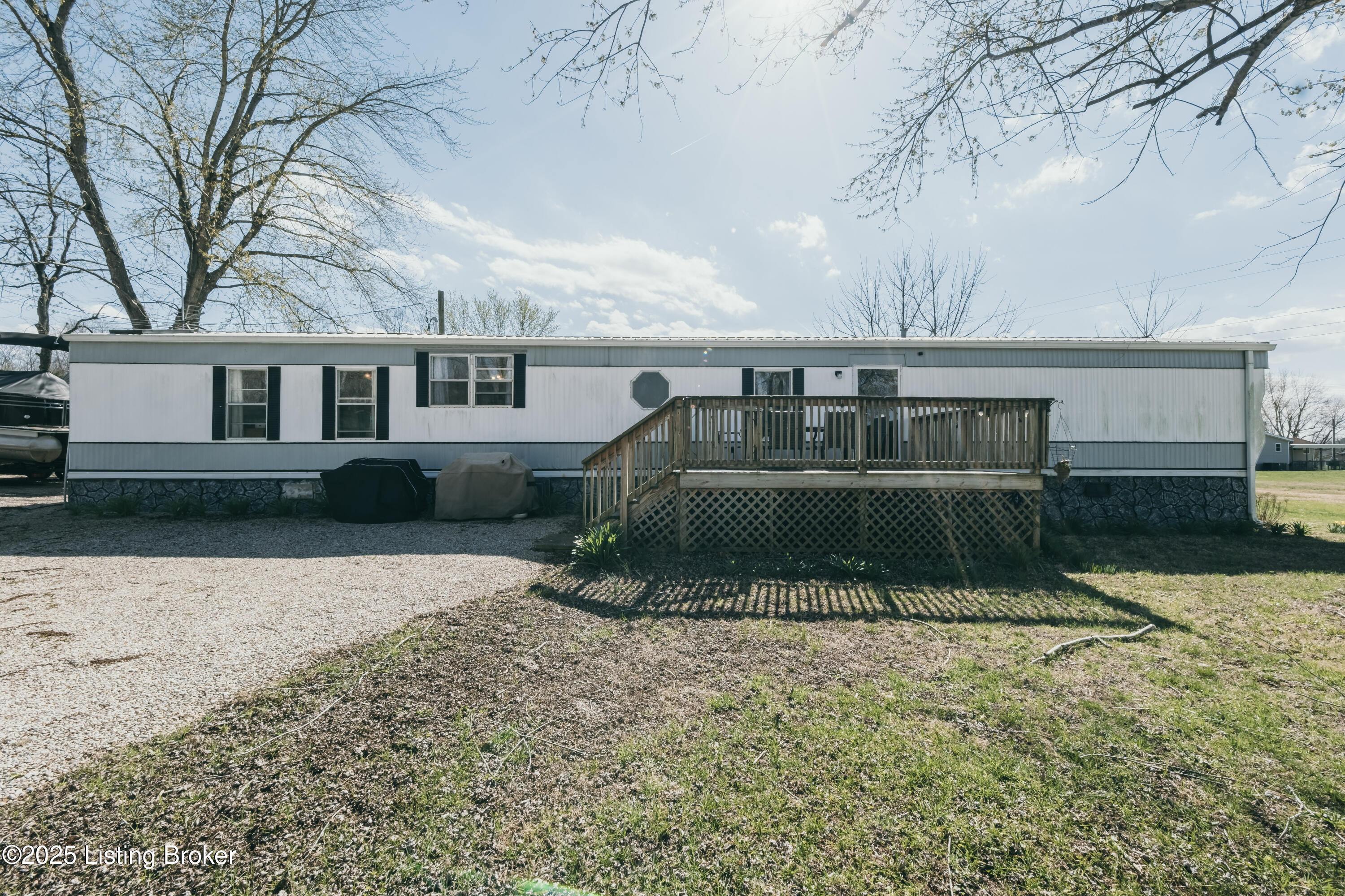 242 E E. Holiday Beach Loop, McDaniels, Kentucky image 1