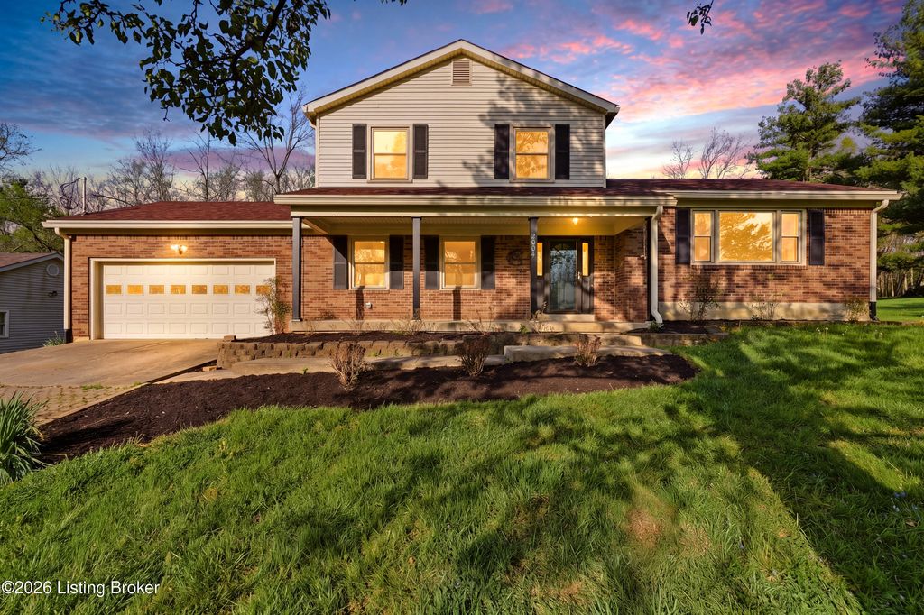 Photo of 2004 Fox Trail Dr, La Grange, KY 40031 (MLS # 1714623)