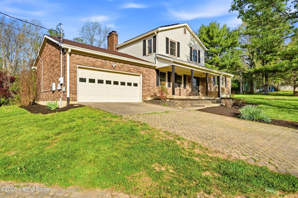 Photo of 2004 Fox Trail Dr, La Grange, KY 40031 (MLS # 1714623)