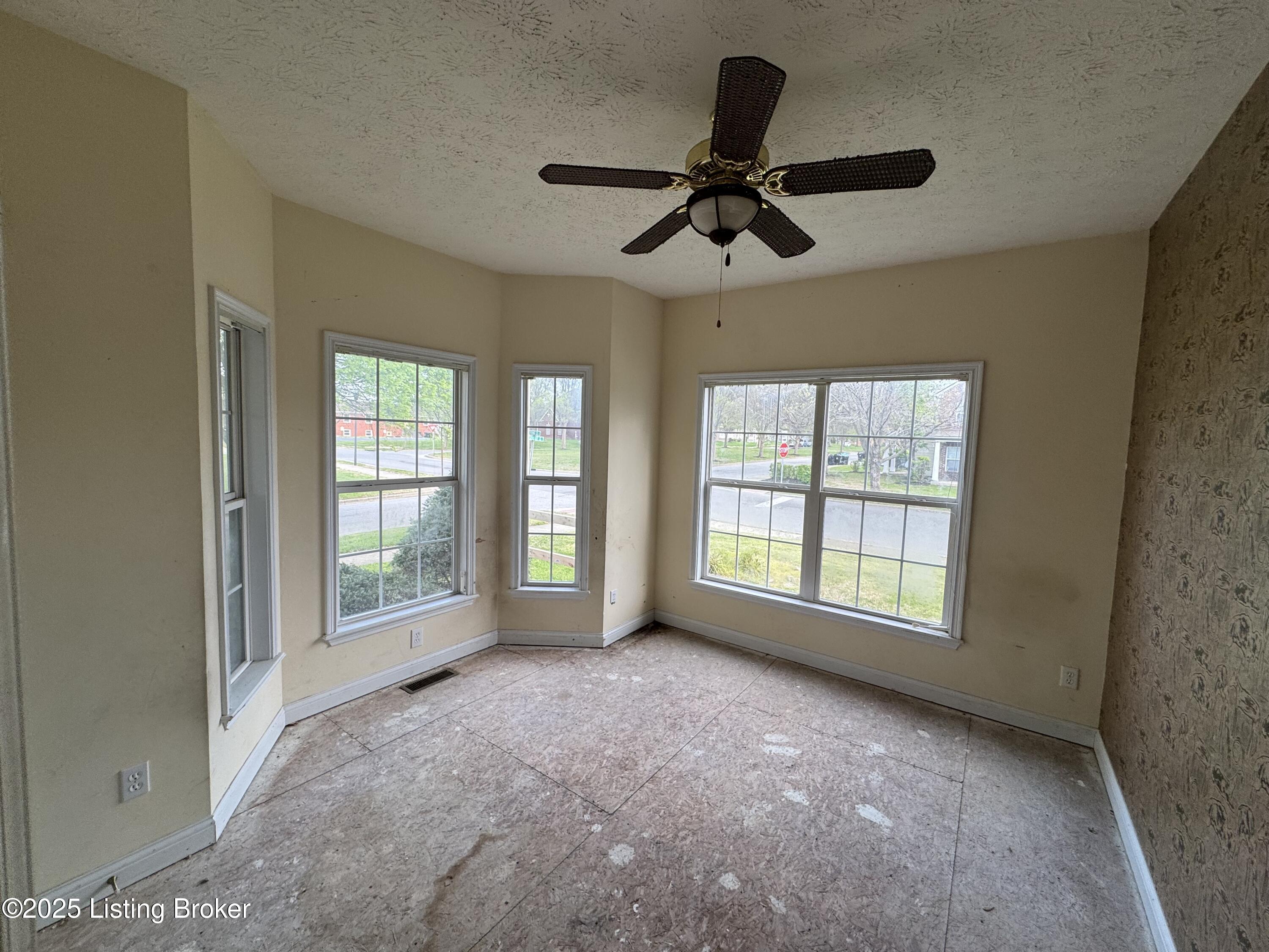 1601 Russell Lee Dr, Louisville, Pennsylvania image 4