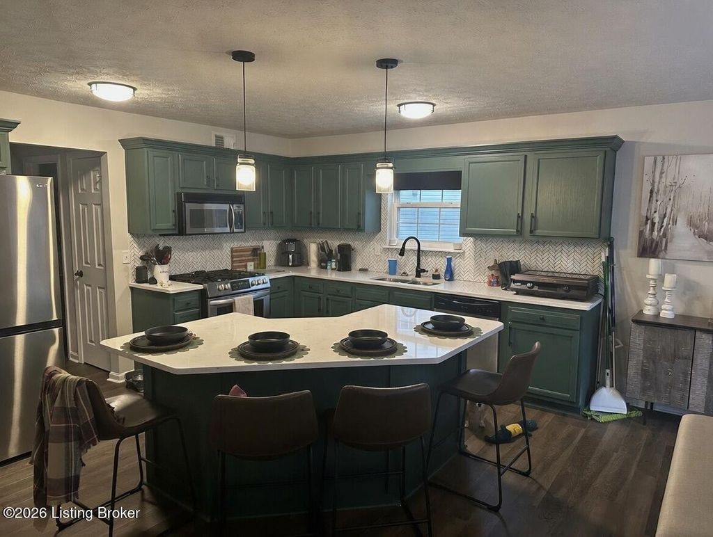 Photo of 7004 Top Walnut Ct, Louisville, KY 40229 (MLS # 1709963)