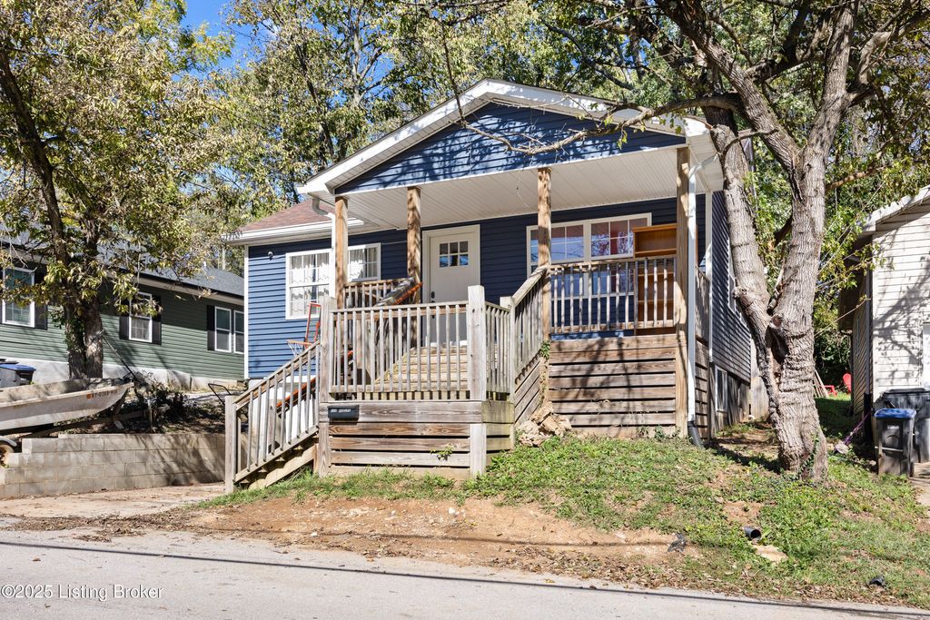 Photo of 117 Langford Ave, Frankfort, KY 40601 (MLS # 1701608)
