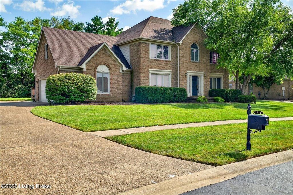 Photo of 1716 Mahogany Run Dr, La Grange, KY 40031 (MLS # 1694247)