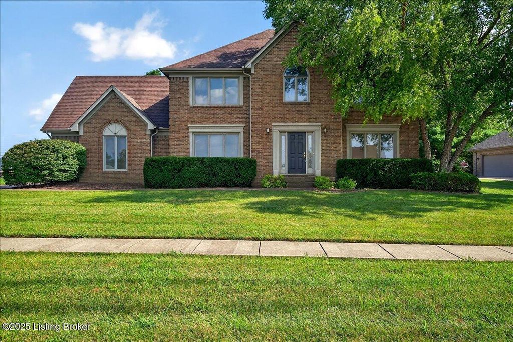Photo of 1716 Mahogany Run Dr, La Grange, KY 40031 (MLS # 1694247)