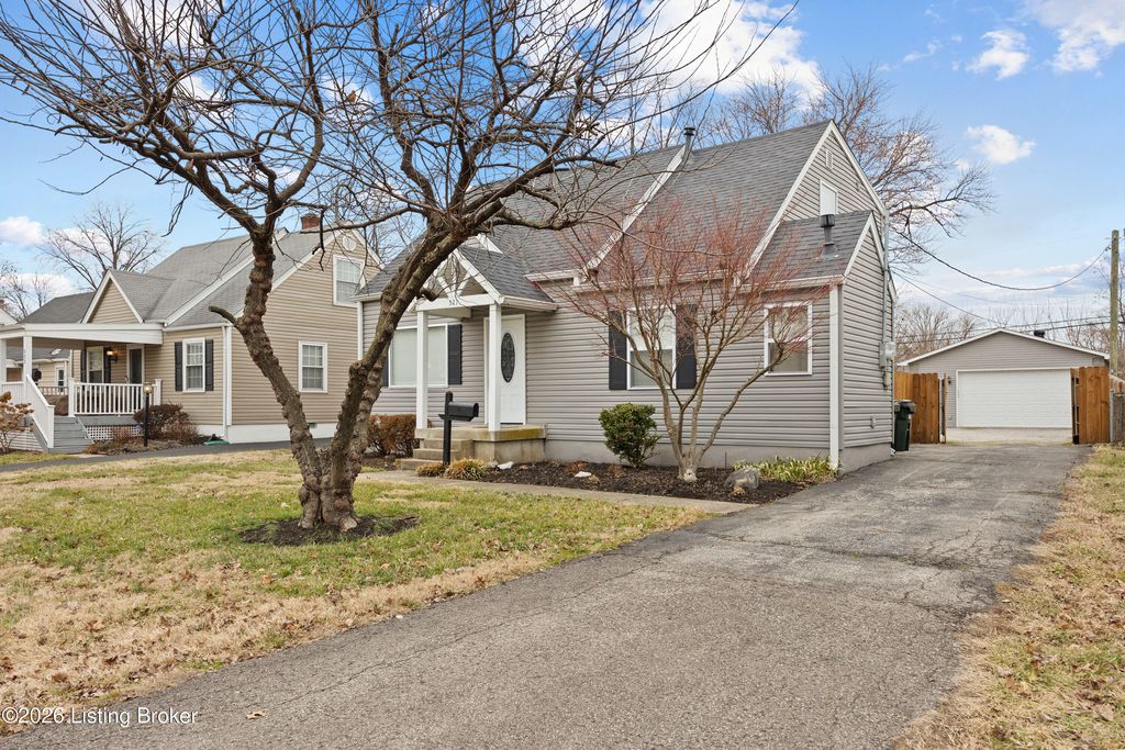 Photo of 521 Harris Pl, Louisville, KY 40222 (MLS # 1709419)