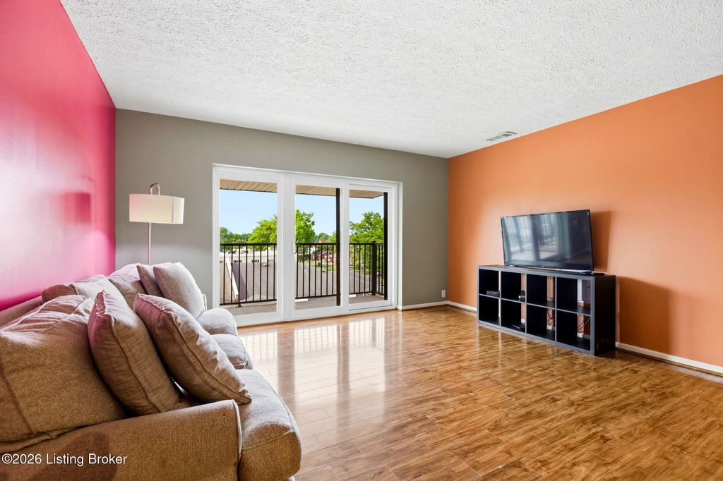 Photo of 4180 Lyndon Way #507, Louisville, KY 40207 (MLS # 1717688)