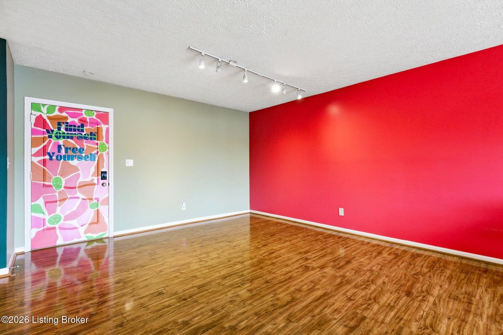 Photo of 4180 Lyndon Way #507, Louisville, KY 40207 (MLS # 1717688)