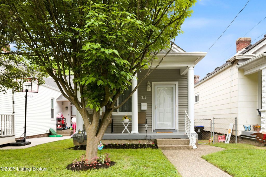 Photo of 216 Saunders Ave, Louisville, KY 40206 (MLS # 1715766)