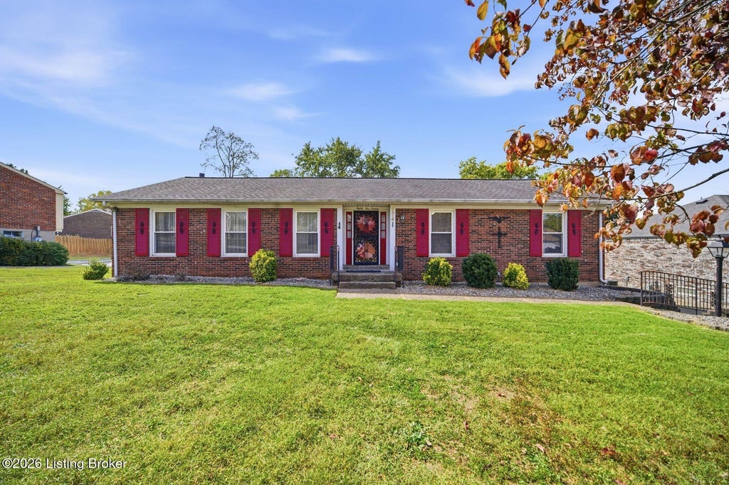Photo of 8516 Bronzewing Ct, Jeffersontown, KY 40299 (MLS # 1730836)