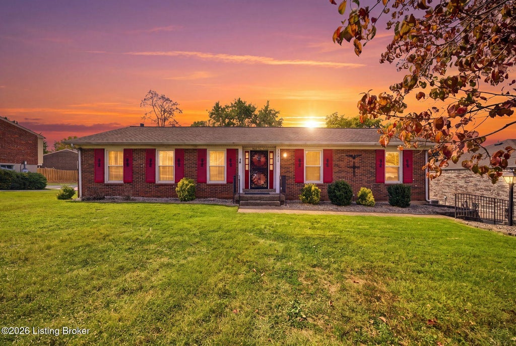 Photo of 8516 Bronzewing Ct, Jeffersontown, KY 40299 (MLS # 1730836)