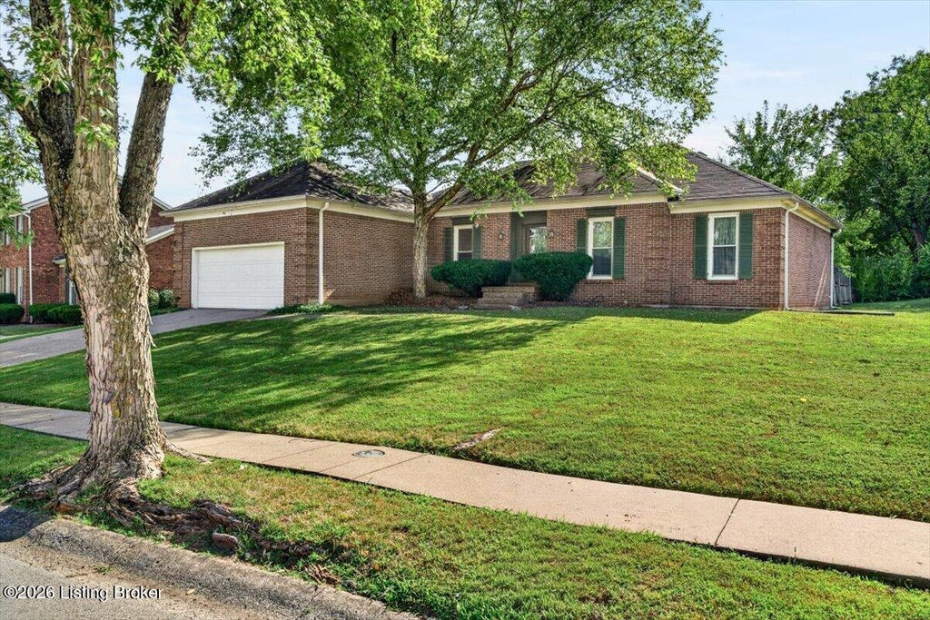 Photo of 105 Beckley Woods Dr, Louisville, KY 40245 (MLS # 1729344)