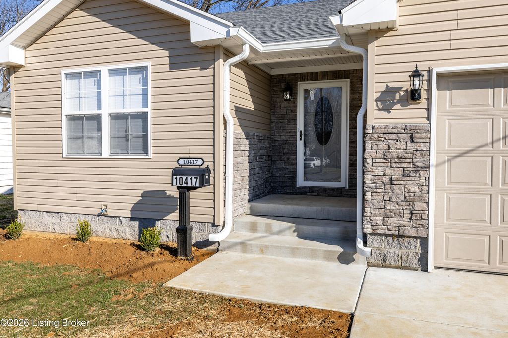 Photo of 10417 La Plaza Ave, Louisville, KY 40272 (MLS # 1710566)