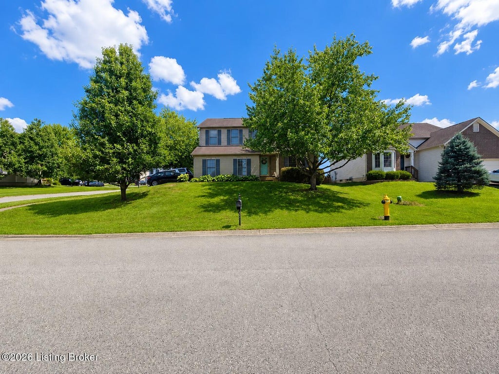 Photo of 5213 Rainmaker Ct, Louisville, KY 40229 (MLS # 1722823)