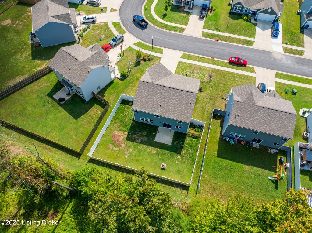 Photo of 730 Mallard Lake Blvd, Shepherdsville, KY 40165 (MLS # 1701094)