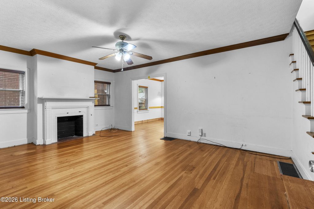 Photo of 905 Keswick Blvd, Louisville, KY 40217 (MLS # 1716815)